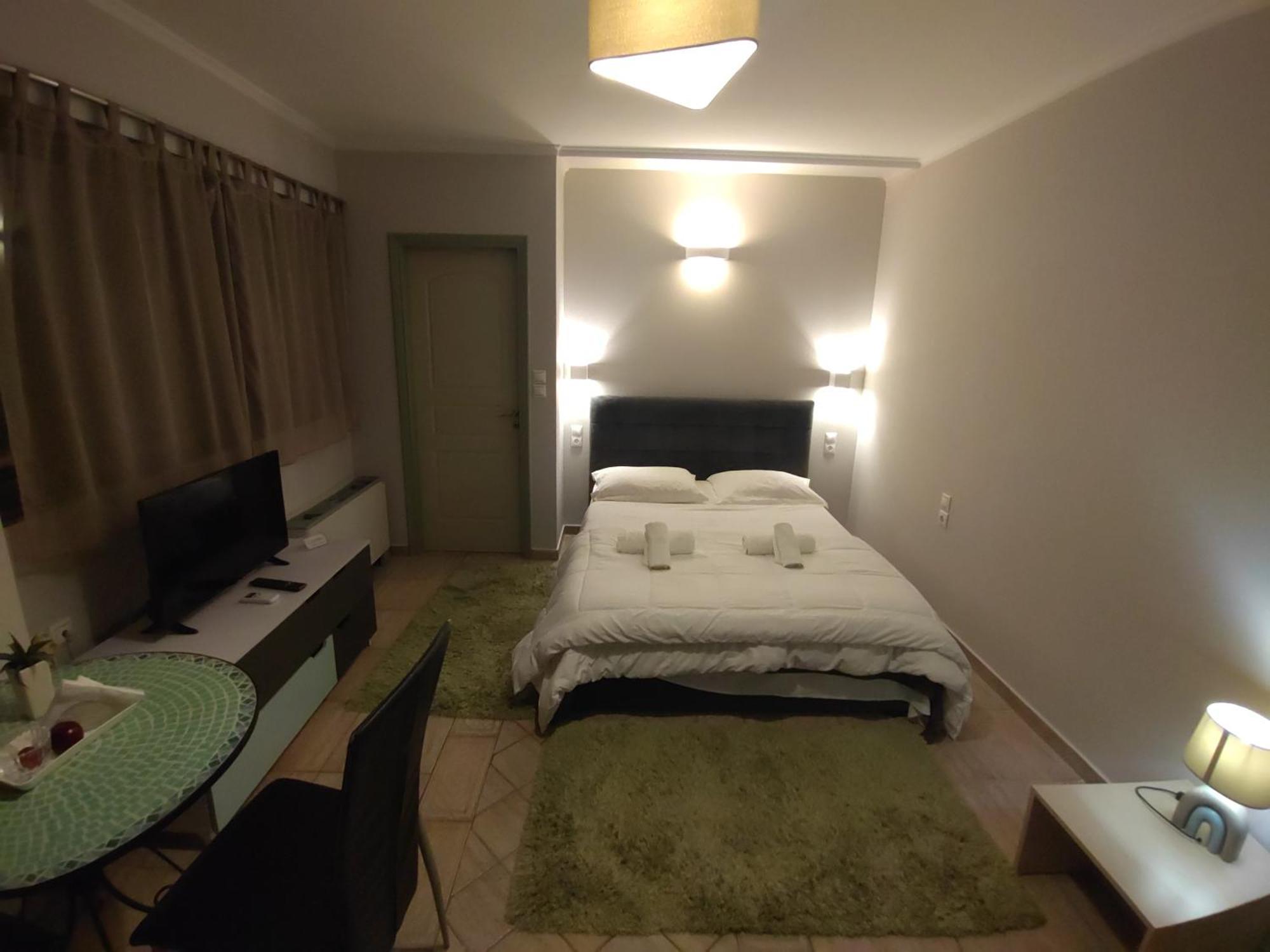 Central Studio - Fully Equiped. Ideal For Couples 파트라 외부 사진