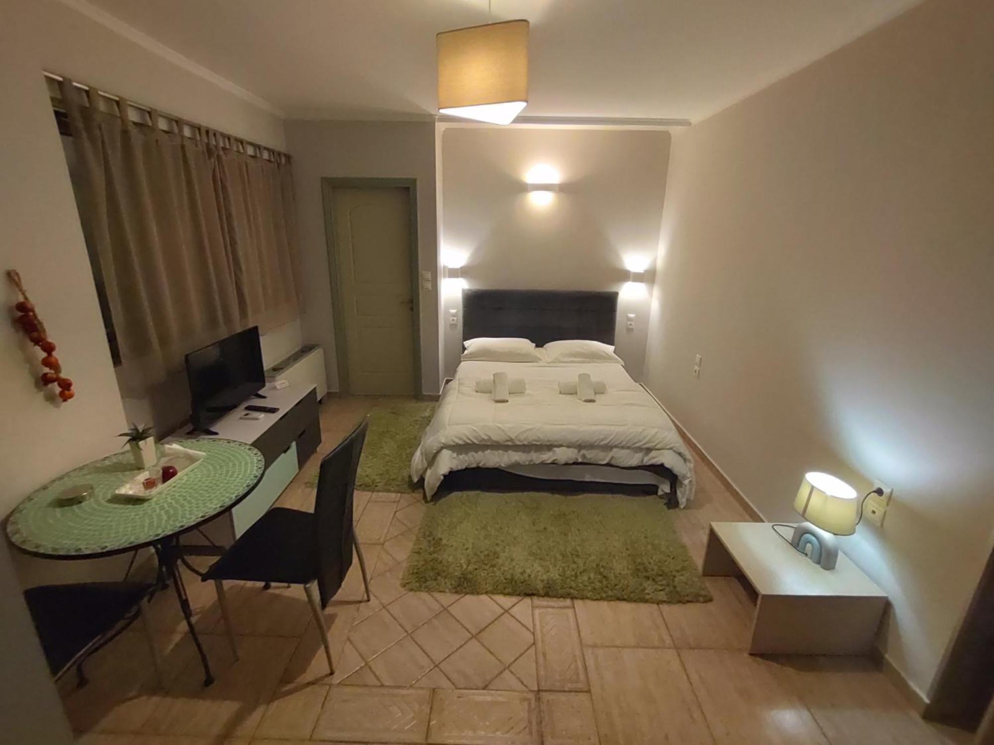 Central Studio - Fully Equiped. Ideal For Couples 파트라 외부 사진