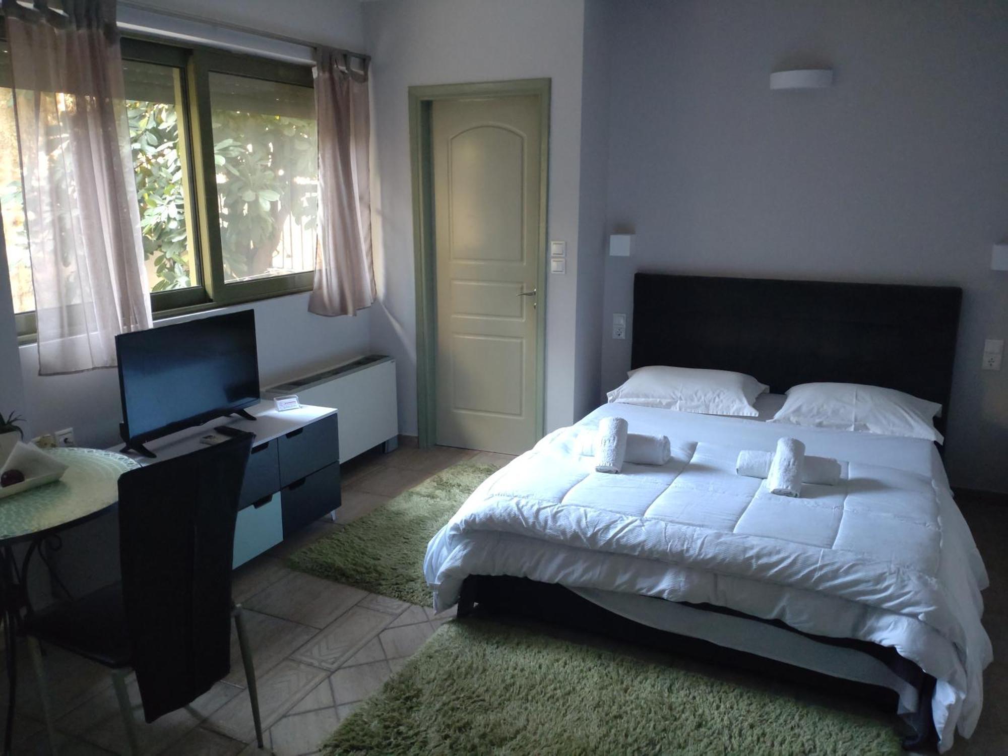 Central Studio - Fully Equiped. Ideal For Couples 파트라 외부 사진